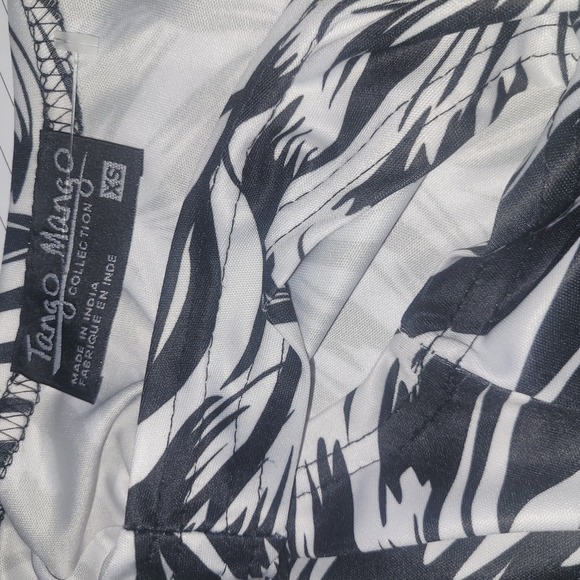 Tango Mango Black & White Leaf Patterned Dress Sz.XS - Picture 7 of 7